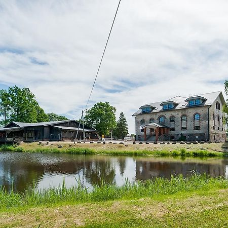Veskisilla Hotel Türi Eksteriør billede