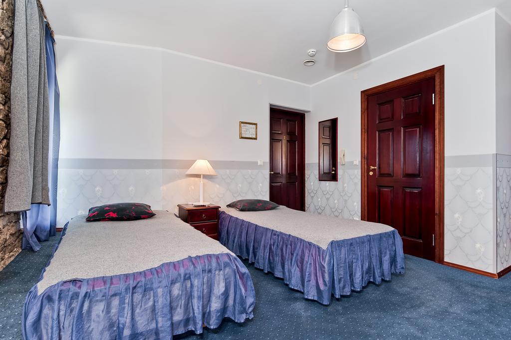Veskisilla Hotel Türi Eksteriør billede