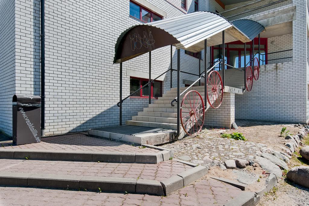 Veskisilla Hotel Türi Eksteriør billede